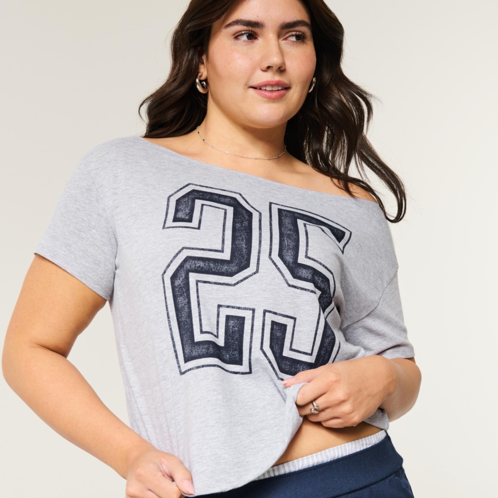 Hollister Easy Off-The-Shoulder 25 Graphic Tee - Small